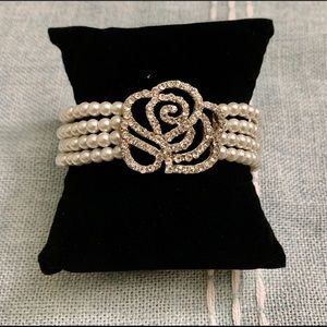 Beautiful Faux Pearl Gem Rose Bracelet!